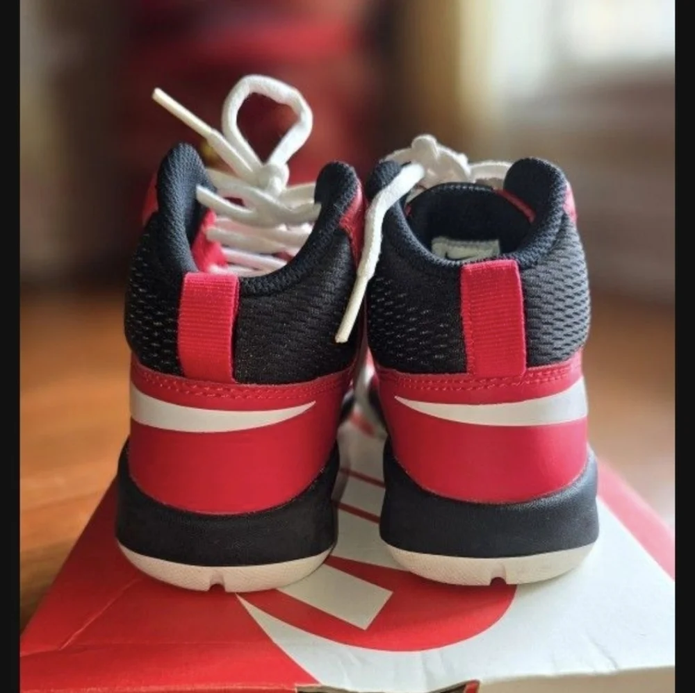 Nike Team Hustle Little Kids Red Sneakers Sz. 12.5